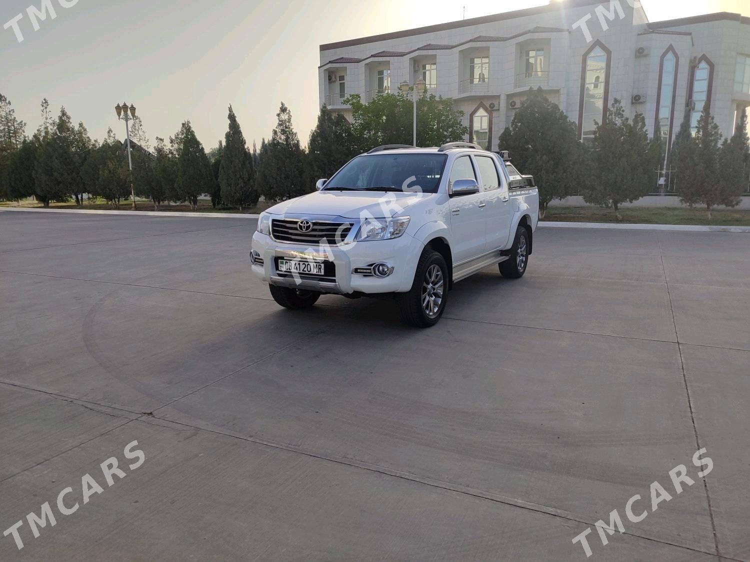 Toyota Hilux 2014 - 440 000 TMT - Мары - img 3