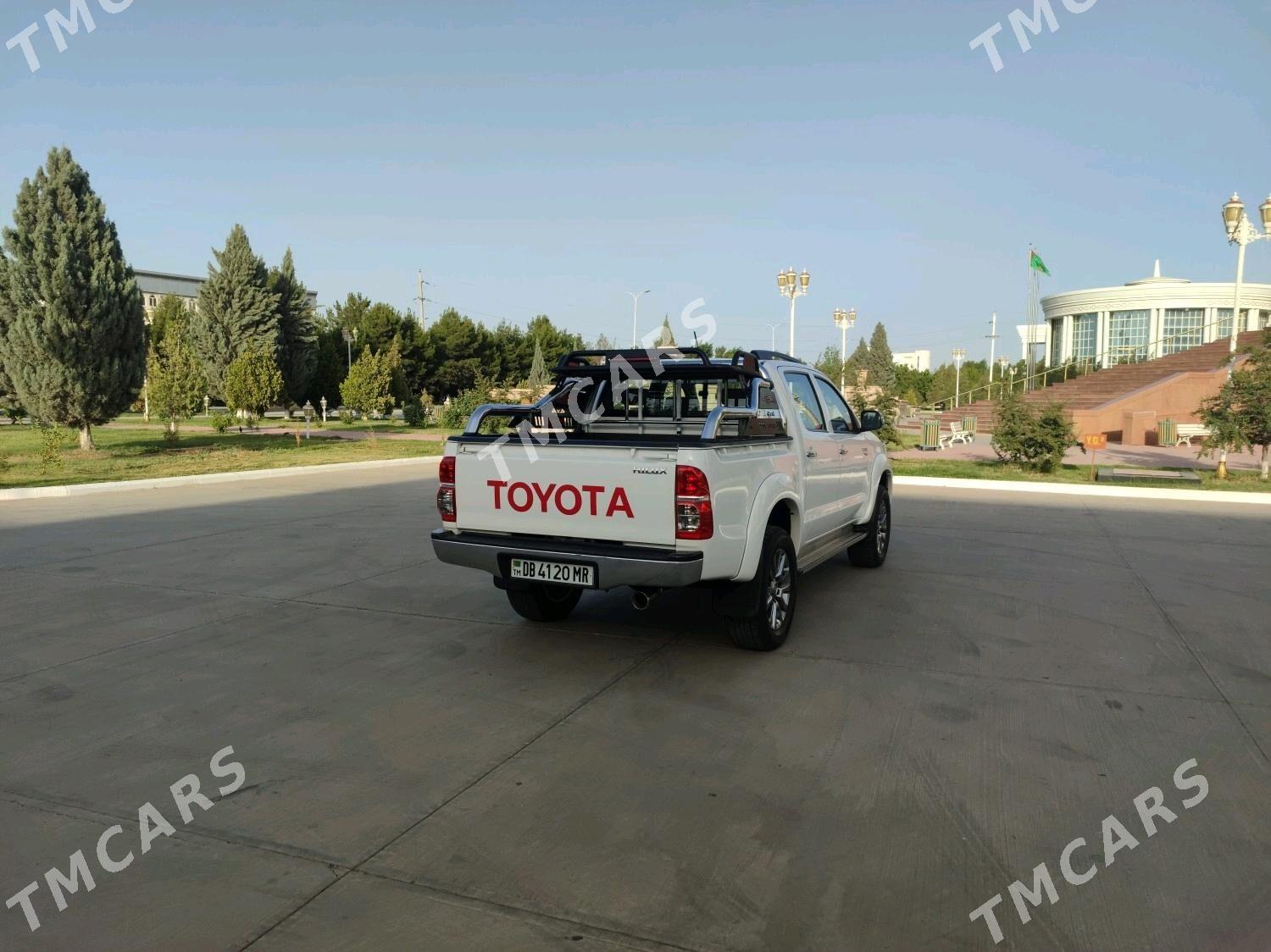 Toyota Hilux 2014 - 440 000 TMT - Мары - img 6