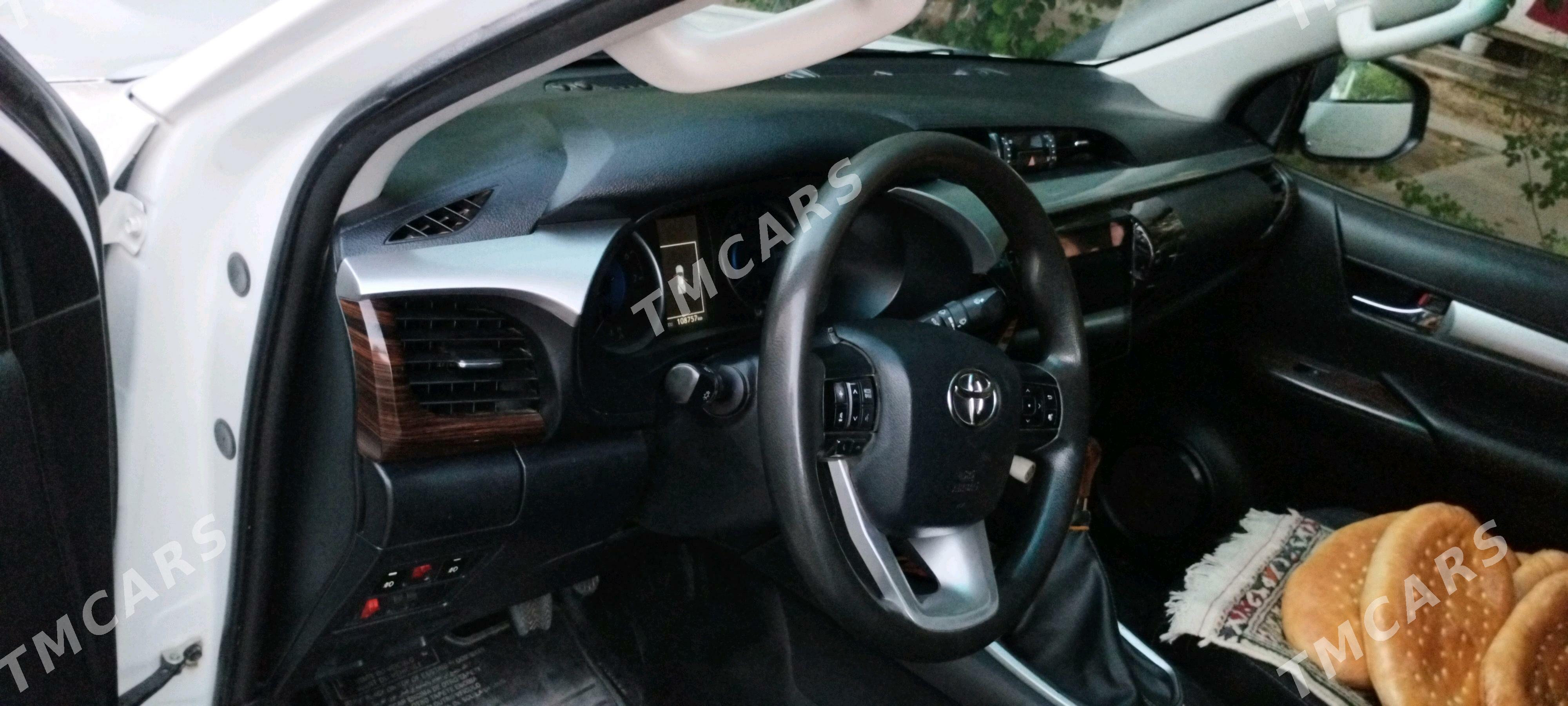 Toyota Hilux 2016 - 440 000 TMT - Бузмеин - img 2
