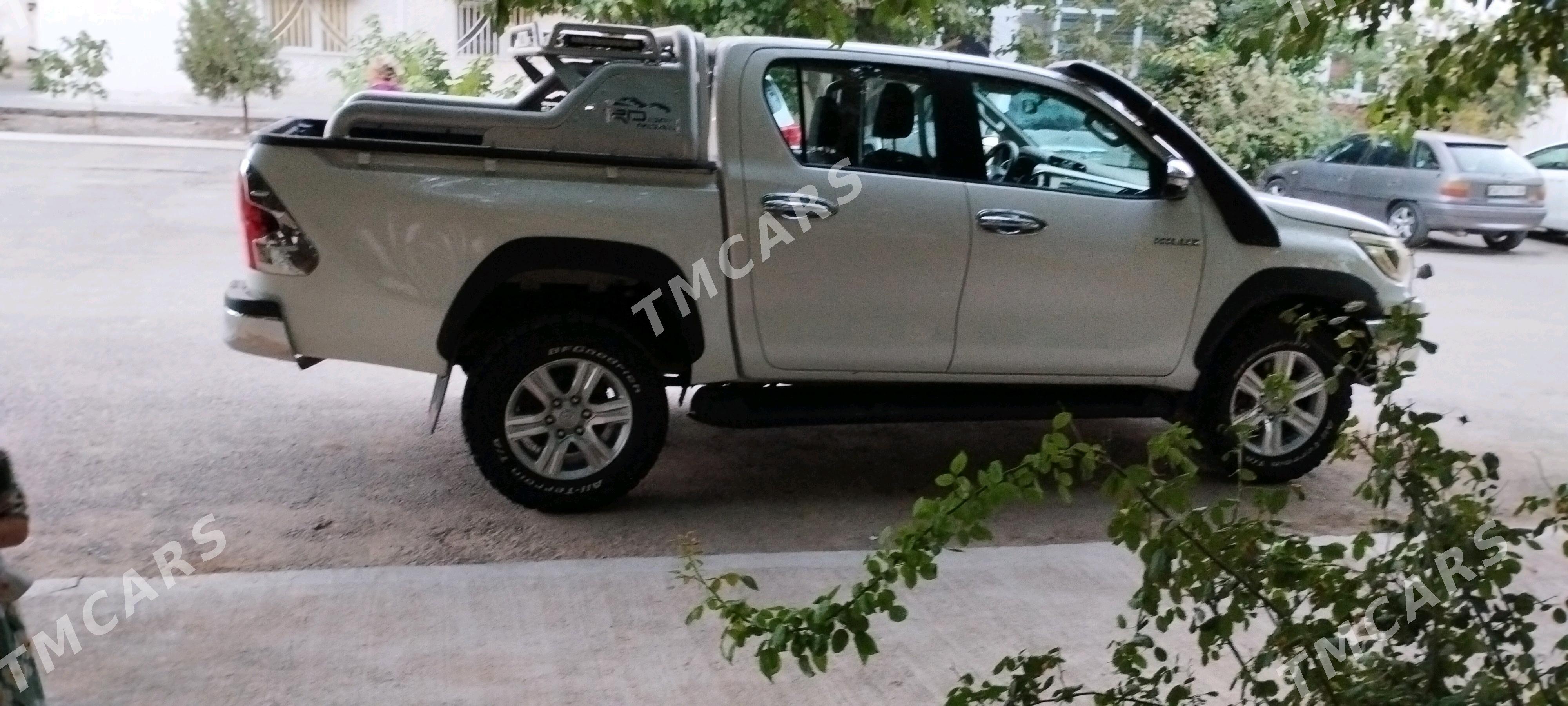 Toyota Hilux 2016 - 440 000 TMT - Бузмеин - img 3