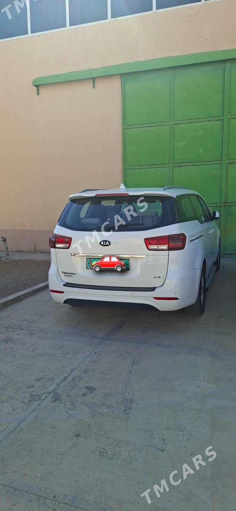 Kia Sedona 2015 - 330 000 TMT - Ашхабад - img 3