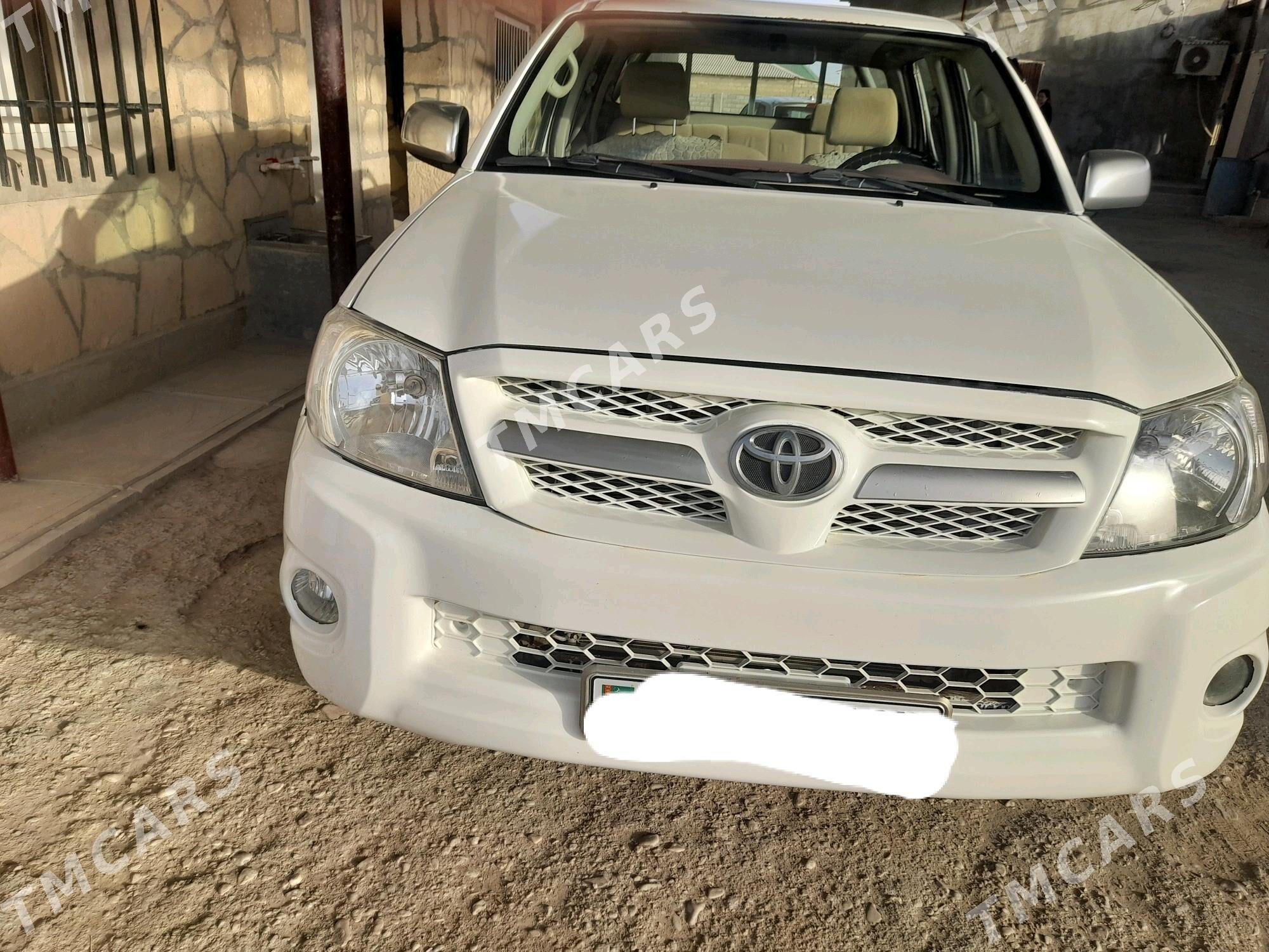 Toyota Hilux 2009 - 220 000 TMT - Туркменбаши - img 2