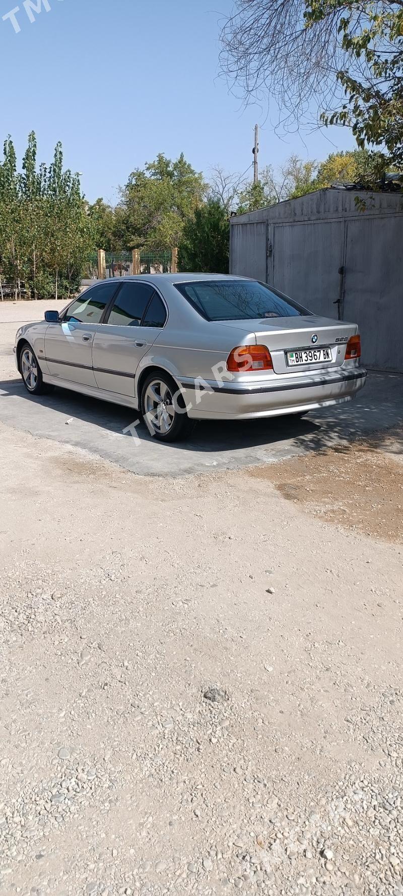 BMW E39 2001 - 125 000 TMT - Балканабат - img 2