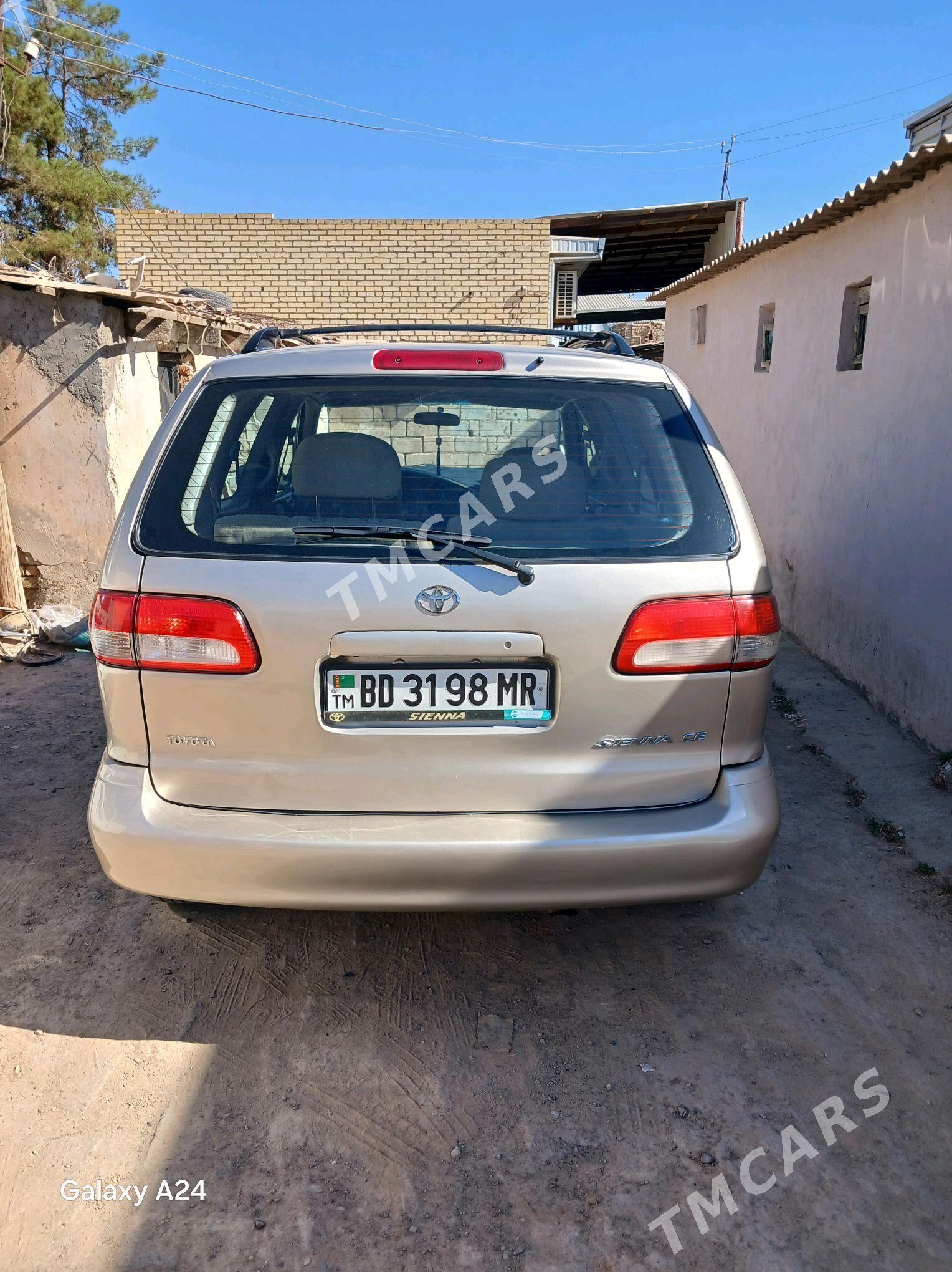 Toyota Sienna 2002 - 160 000 TMT - Мары - img 2