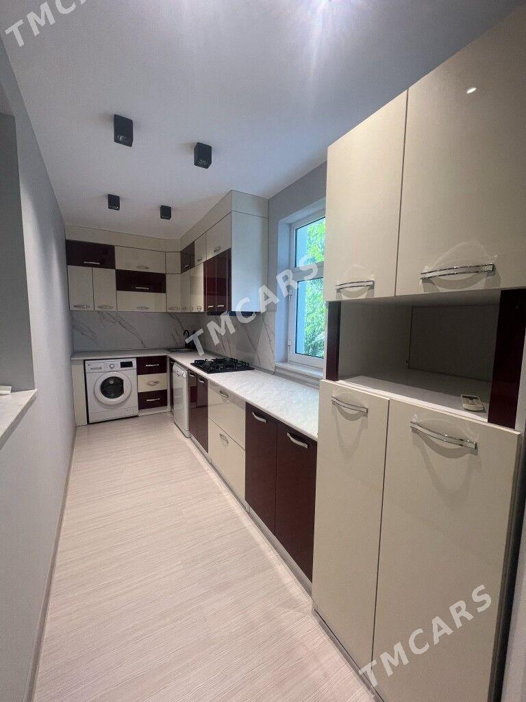 5 mkr 2nji etaź 4x3komnat 72m² - Aşgabat - img 3