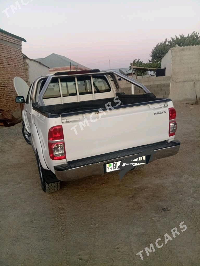 Toyota Hilux 2013 - 300 000 TMT - Бахарден - img 6