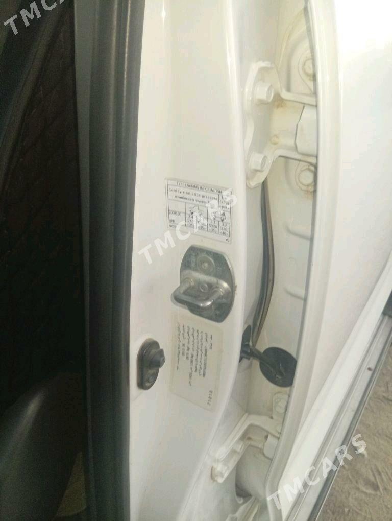 Toyota Hilux 2013 - 300 000 TMT - Бахарден - img 4