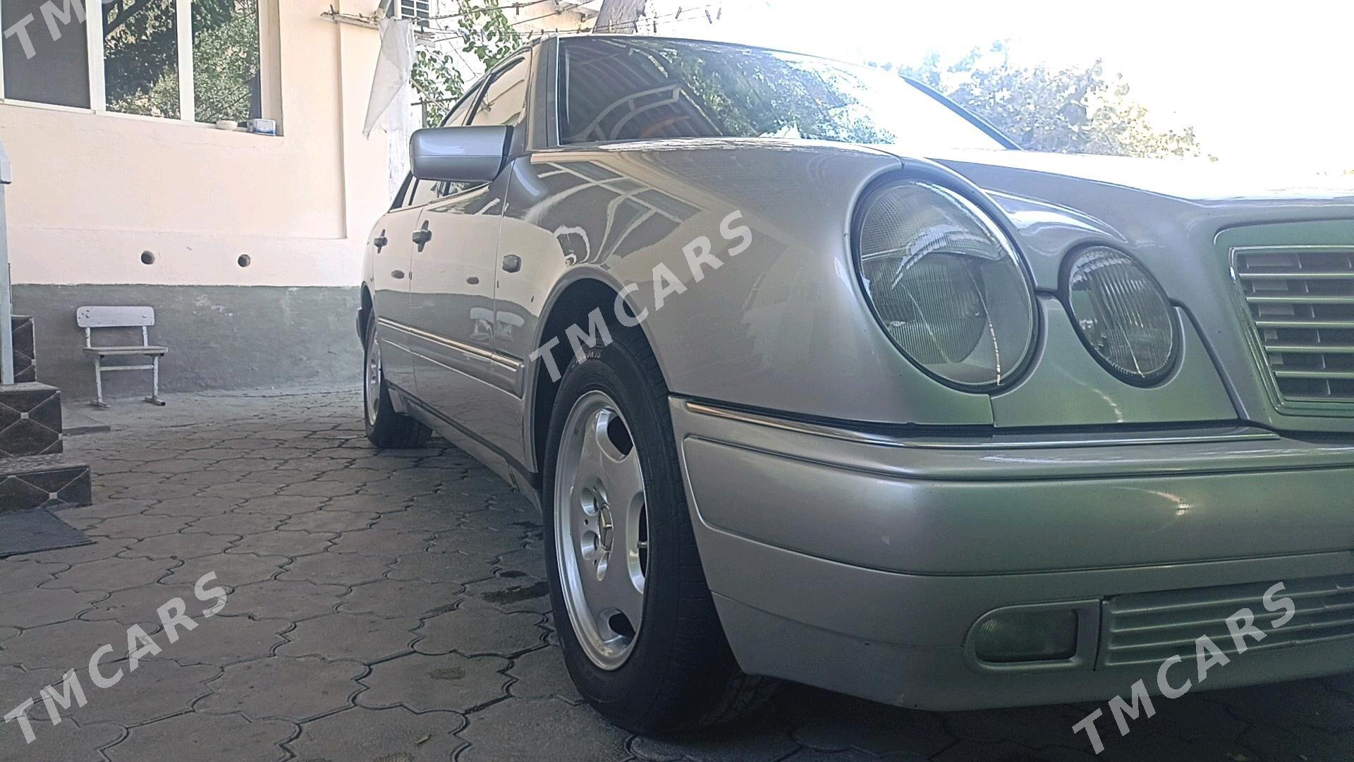 Mercedes-Benz E320 1999 - 130 000 TMT - Balkanabat - img 2