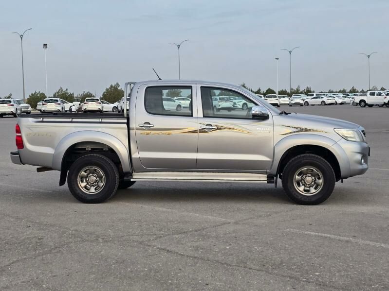 Toyota Hilux 2015 - 440 000 TMT - "Алтын Асыр" Гундогар базары ( Толкучка) - img 9