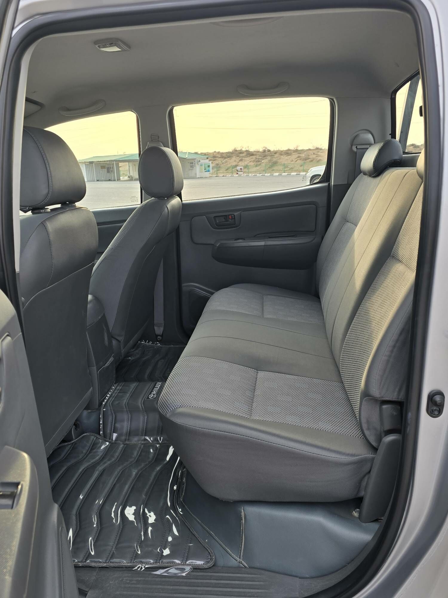 Toyota Hilux 2015 - 440 000 TMT - "Алтын Асыр" Гундогар базары ( Толкучка) - img 2
