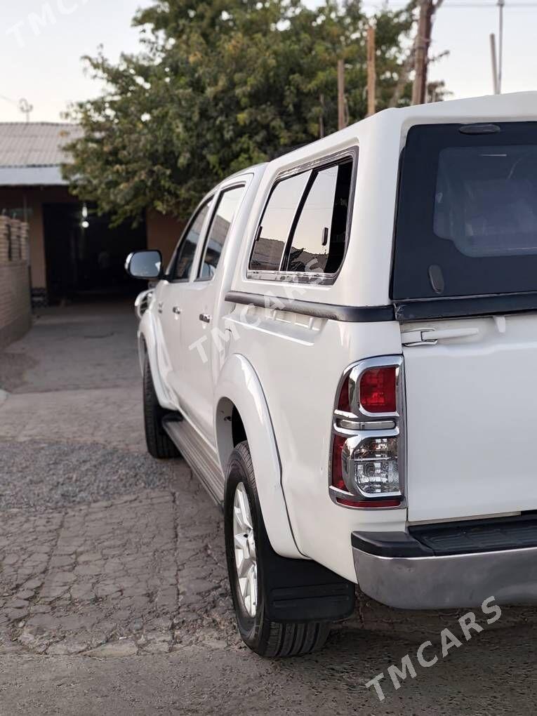 Toyota Hilux 2014 - 400 000 TMT - Туркменабат - img 2
