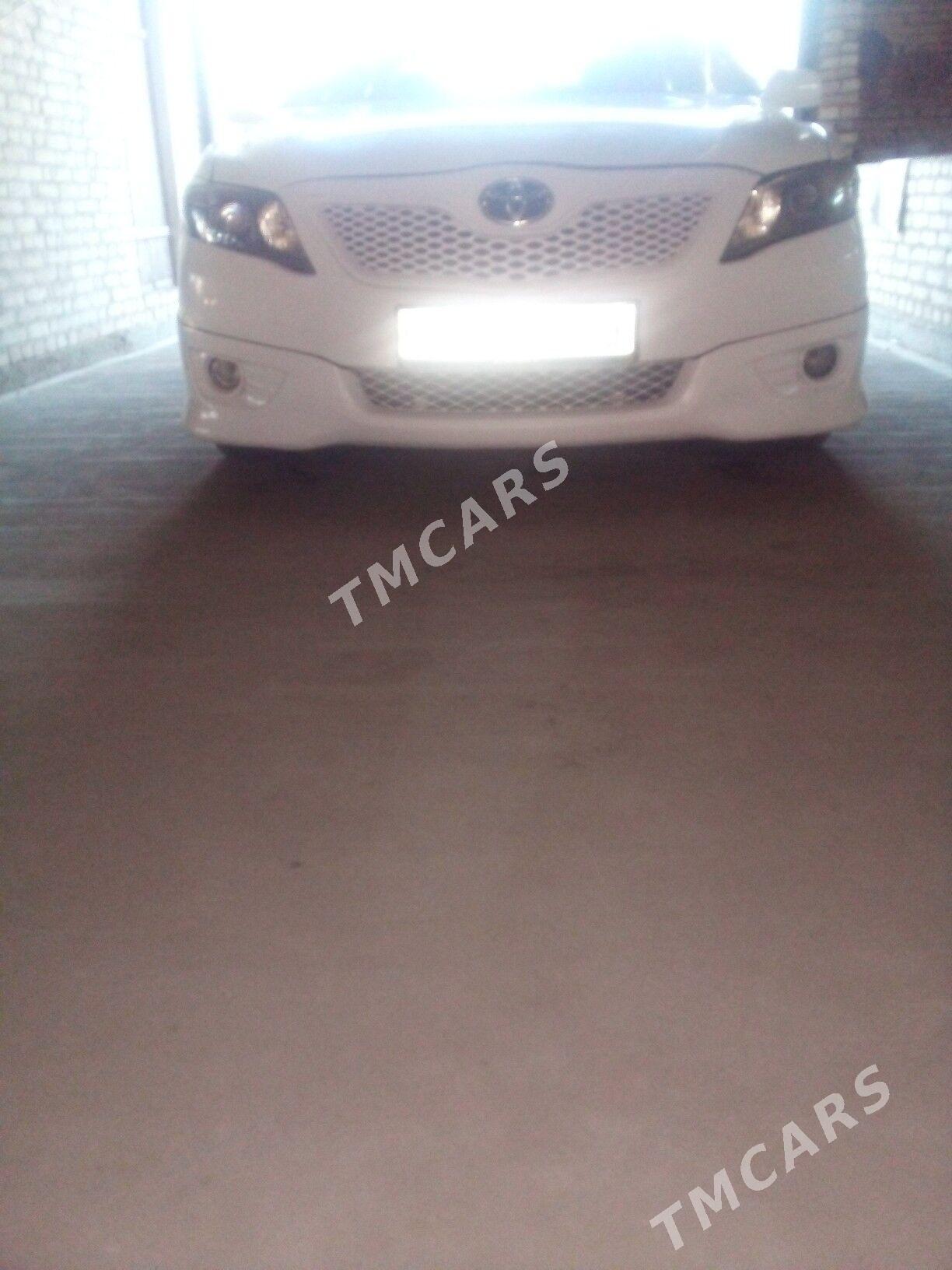 Toyota Camry 2010 - 190 000 TMT - Саят - img 1