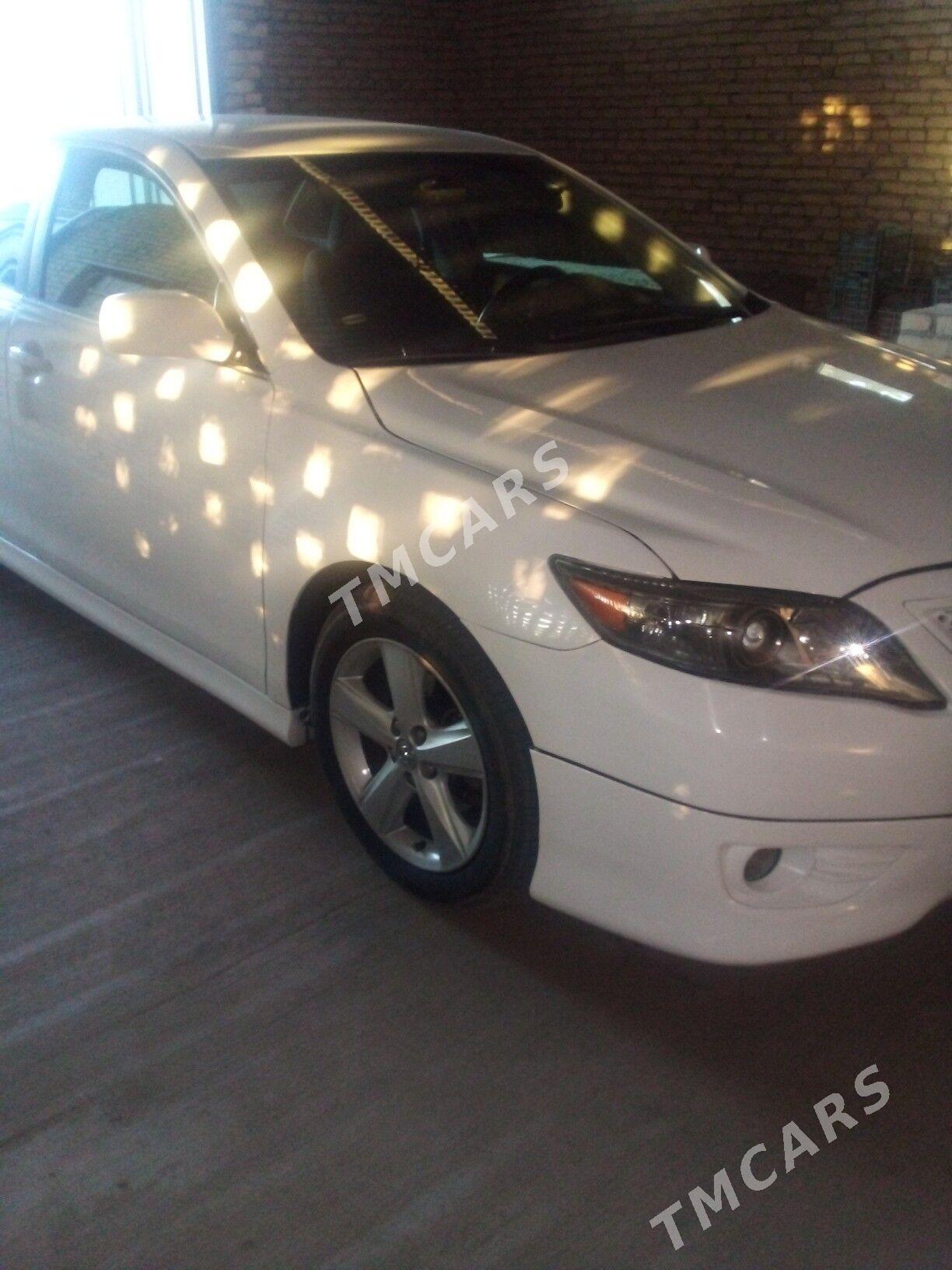 Toyota Camry 2010 - 190 000 TMT - Саят - img 3