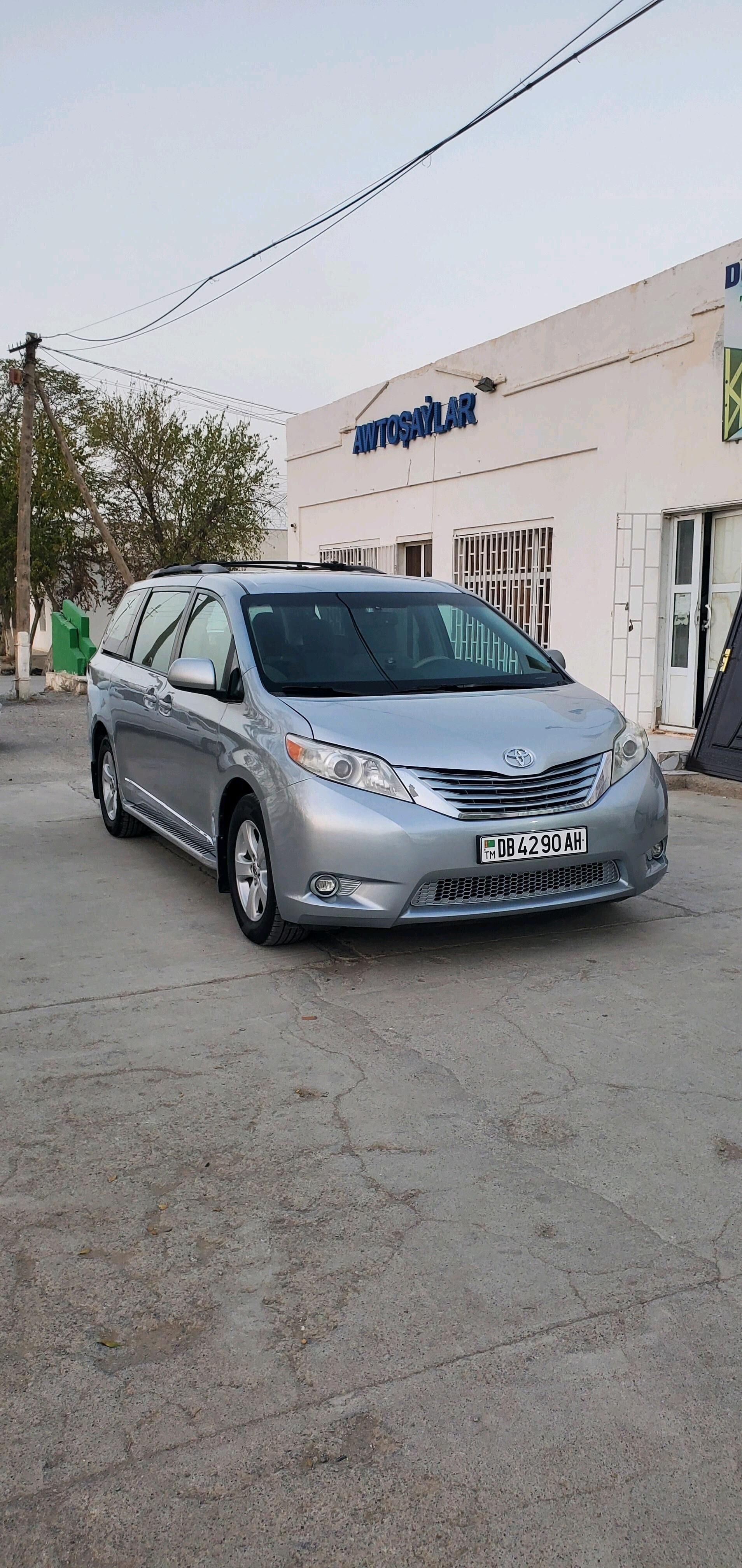 Toyota Sienna 2010 - 285 000 TMT - Bäherden - img 5