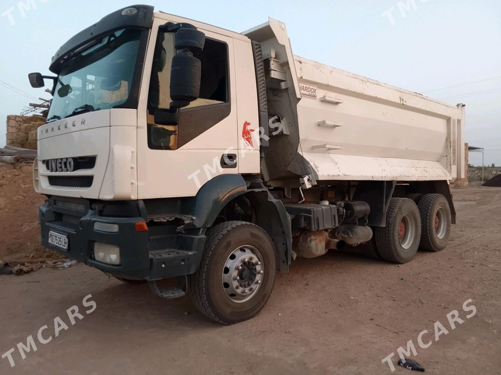 Iveco Trakker 2010 - 320 000 TMT - Халач - img 2