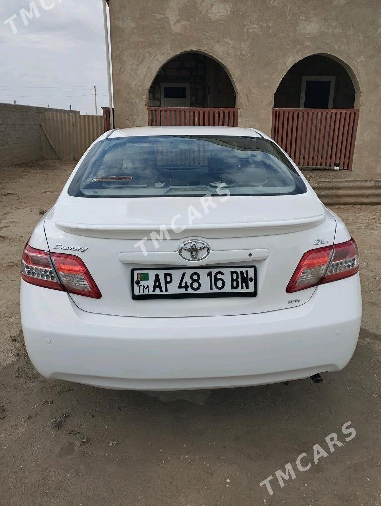 Toyota Camry 2011 - 150 000 TMT - Эсенгулы - img 3
