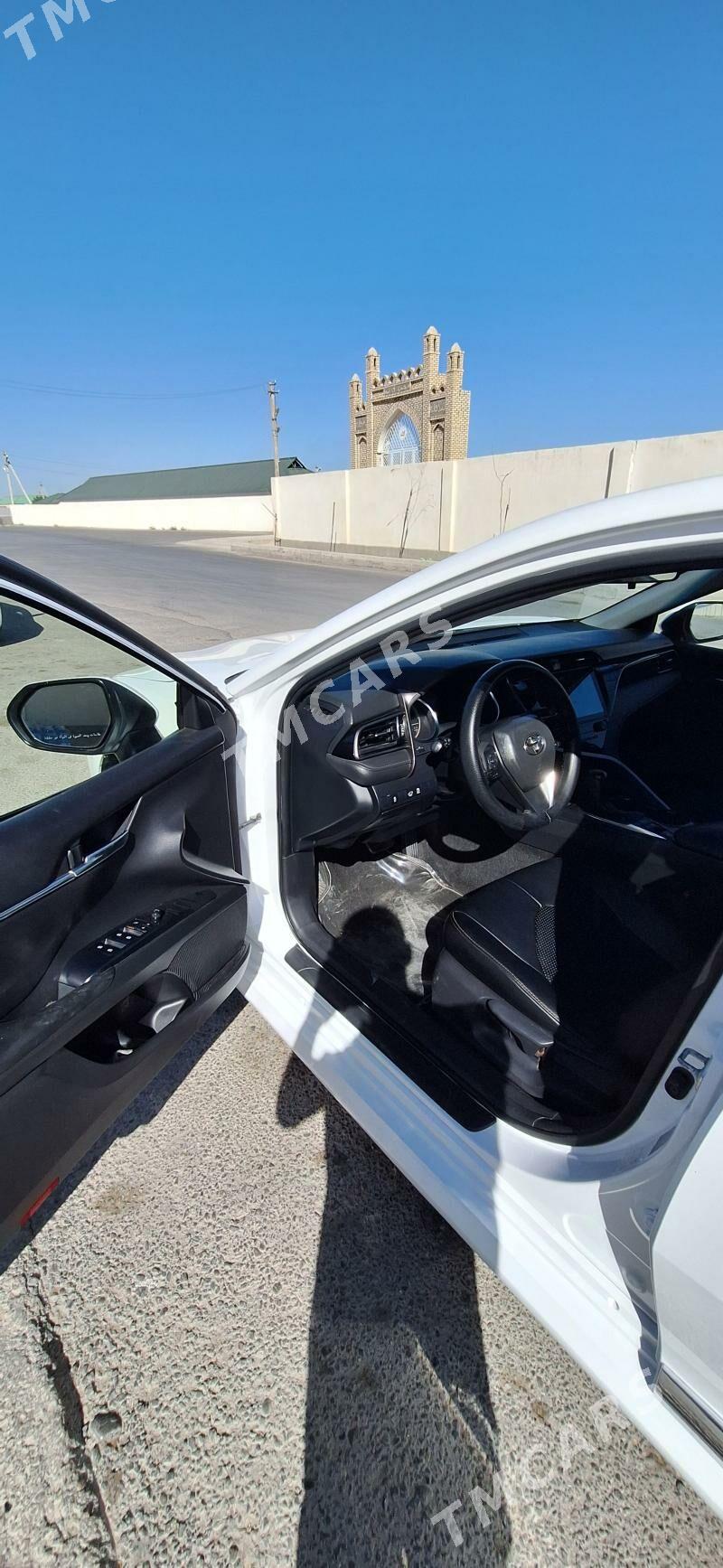 Toyota Camry Hybrid 2019 - 240 000 TMT - Büzmeýin - img 6
