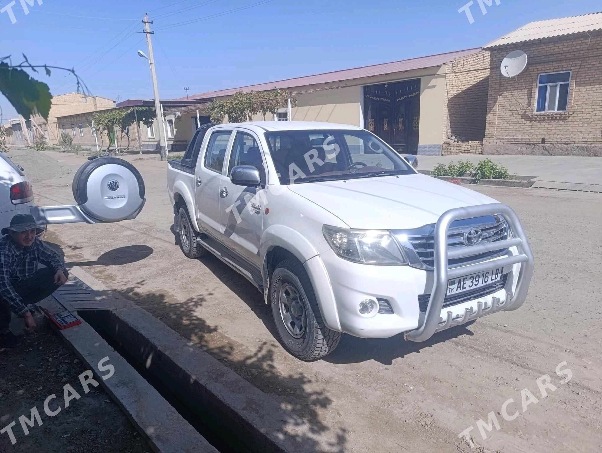 Toyota Hilux 2012 - 300 000 TMT - Дянев - img 2