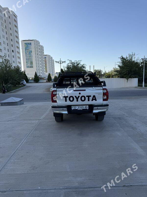 Toyota Hilux 2022 - 647 000 TMT - Ашхабад - img 3