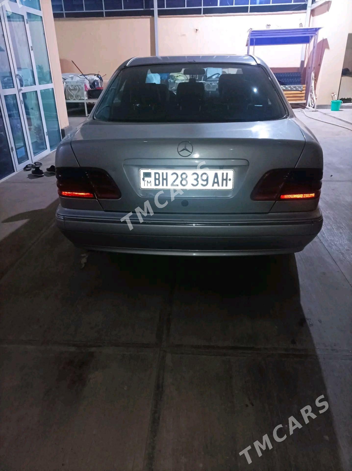 Mercedes-Benz E320 2001 - 120 000 TMT - Ýolöten - img 3