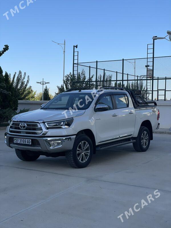 Toyota Hilux 2022 - 647 000 TMT - Ашхабад - img 2