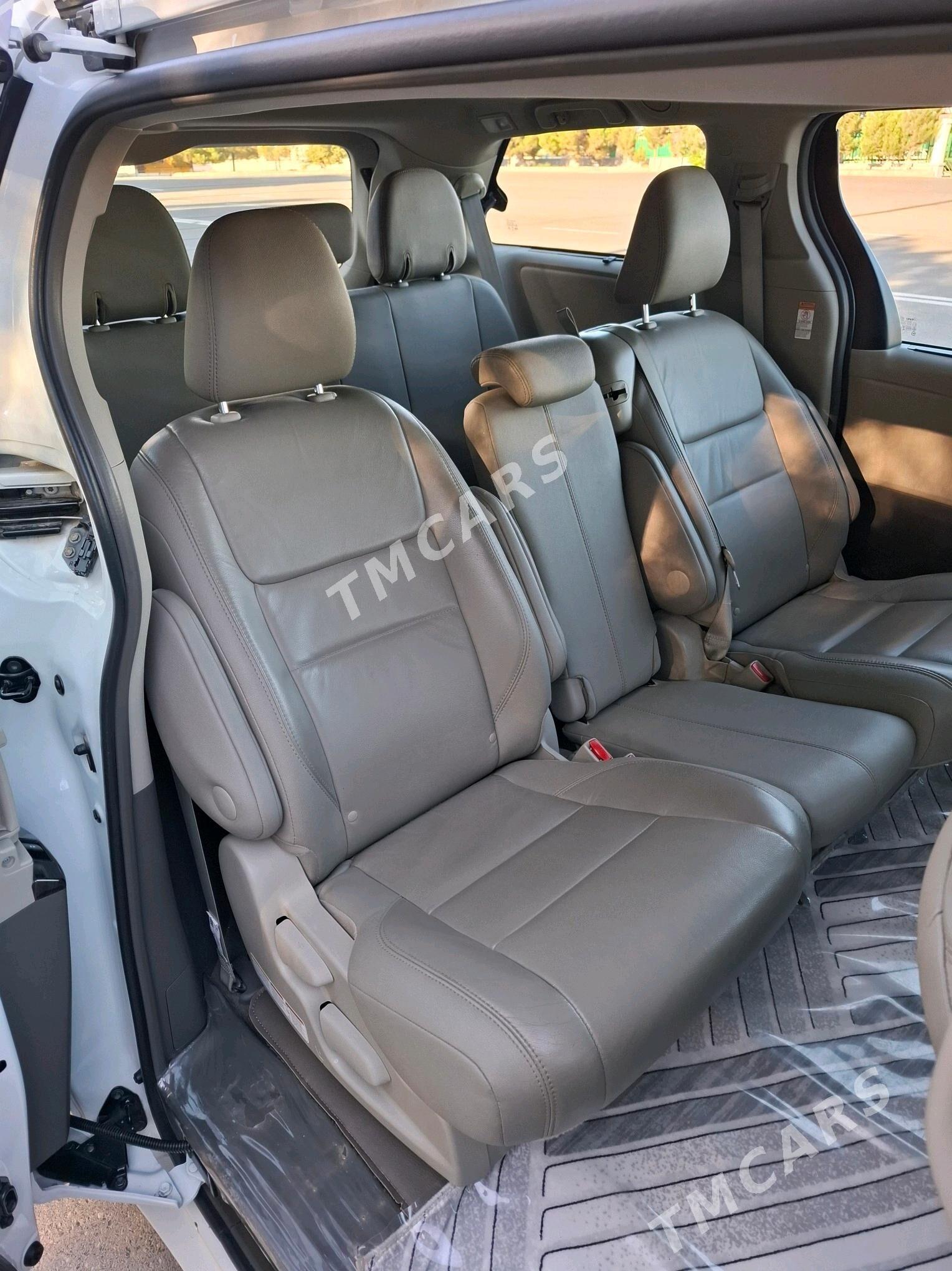 Toyota Sienna 2018 - 415 000 TMT - Türkmenbaşy - img 2