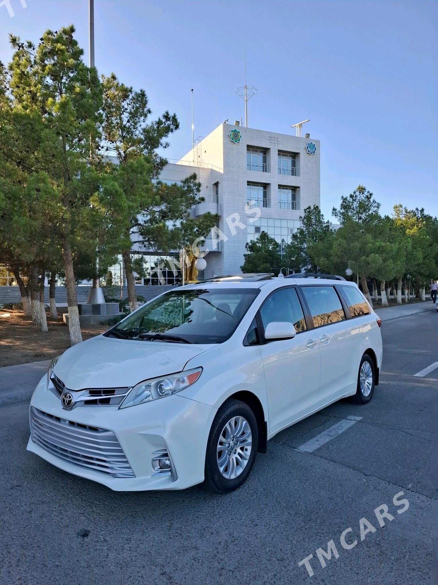 Toyota Sienna 2018 - 415 000 TMT - Türkmenbaşy - img 4