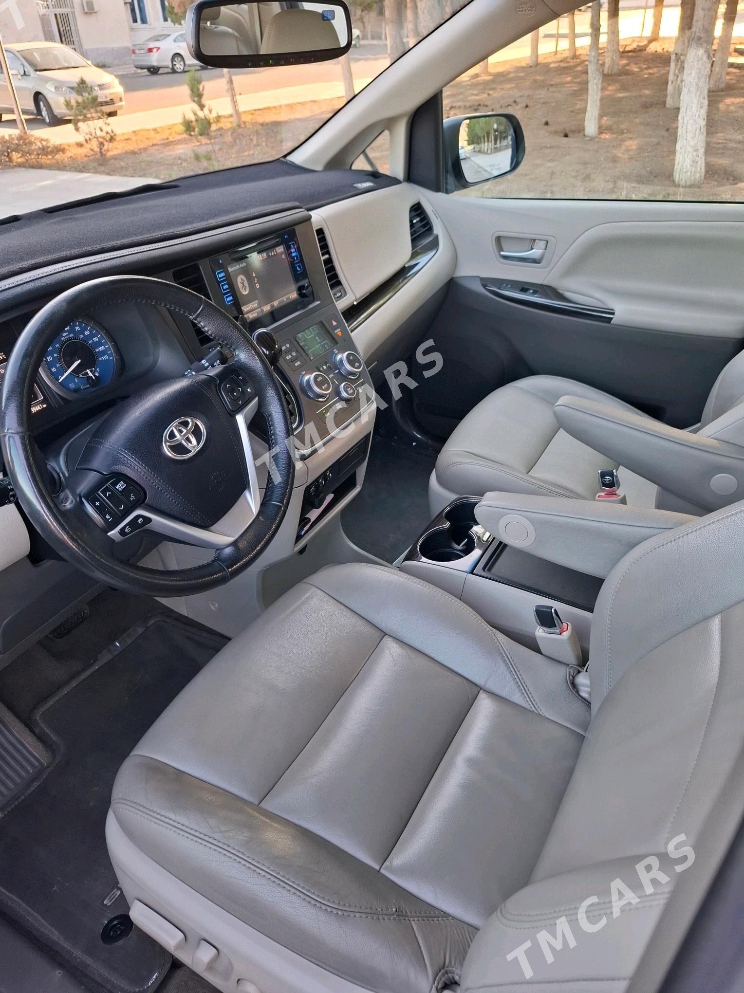Toyota Sienna 2018 - 415 000 TMT - Türkmenbaşy - img 3