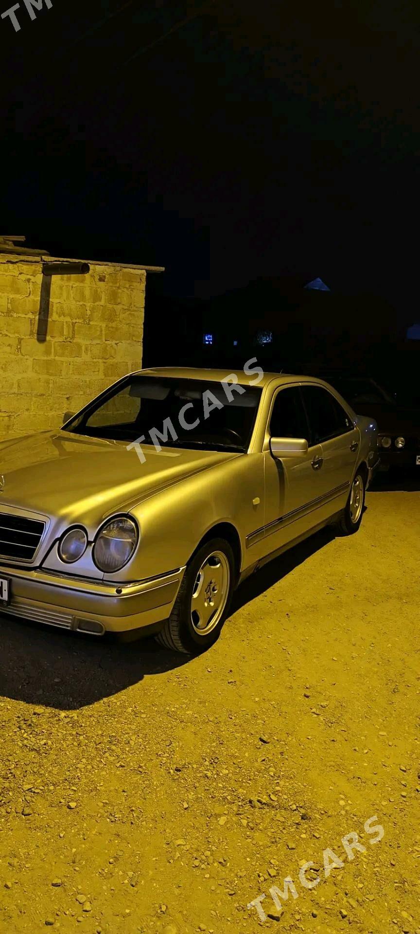 Mercedes-Benz E320 1996 - 100 000 TMT - Гумдаг - img 2