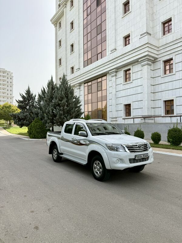 Toyota Hilux 2011 - 218 000 TMT - Ашхабад - img 5