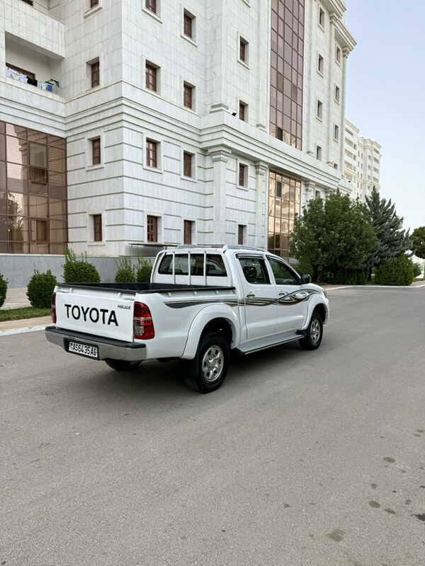 Toyota Hilux 2011 - 218 000 TMT - Ашхабад - img 7