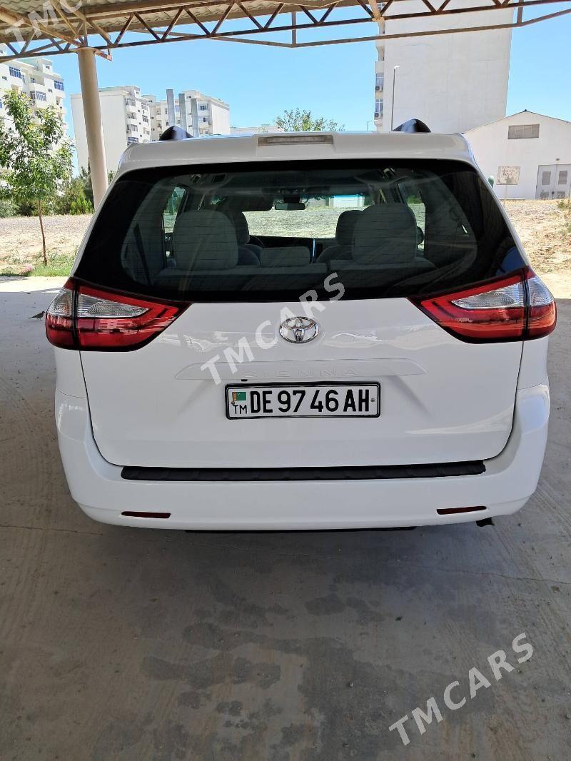 Toyota Sienna 2018 - 400 000 TMT - Parahat 8 - img 4