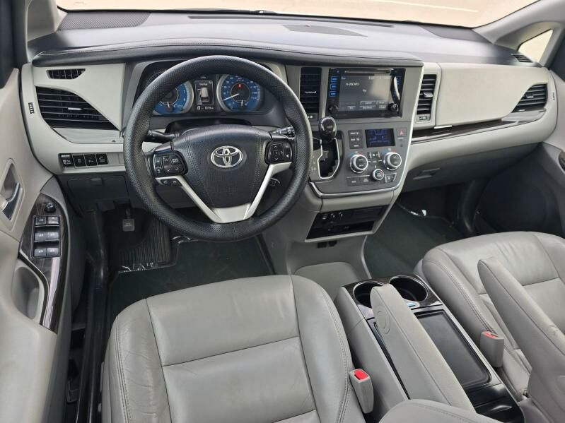 Toyota Sienna 2018 - 425 000 TMT - Aşgabat - img 4
