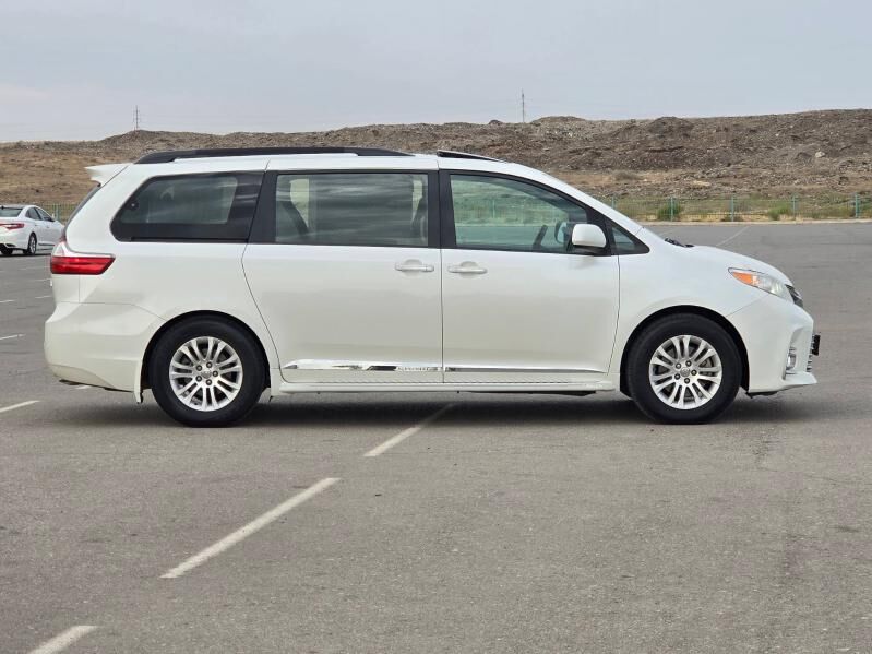 Toyota Sienna 2018 - 425 000 TMT - Aşgabat - img 8