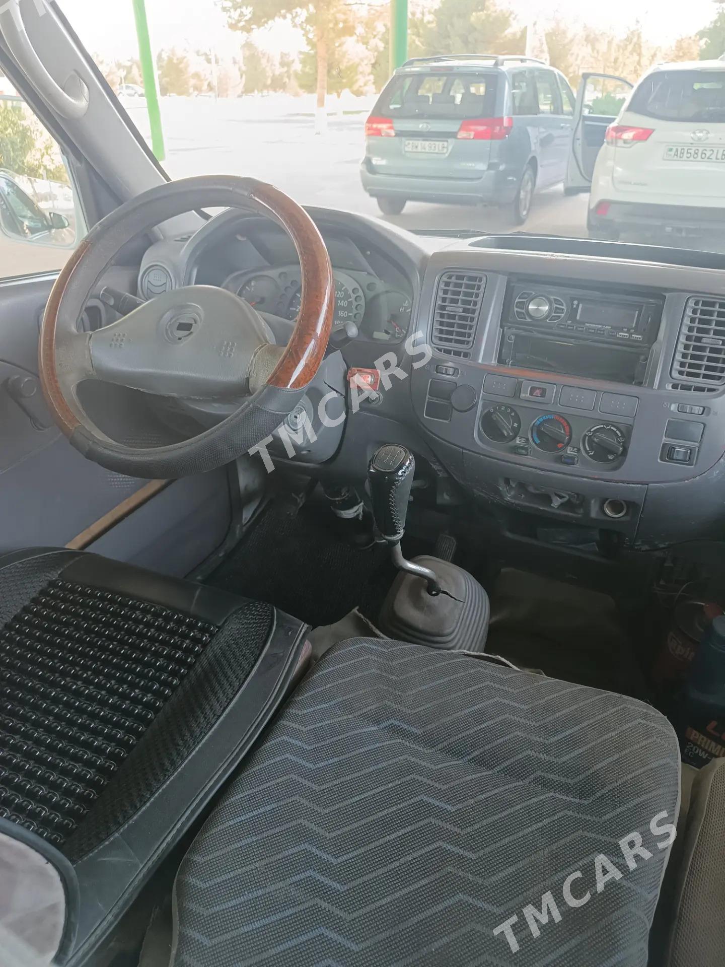 Nissan Urvan 2003 - 110 000 TMT - Türkmenabat - img 4