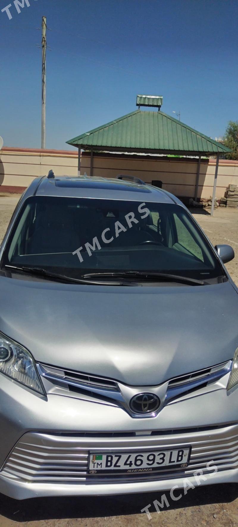 Toyota Sienna 2018 - 370 000 TMT - Туркменабат - img 2