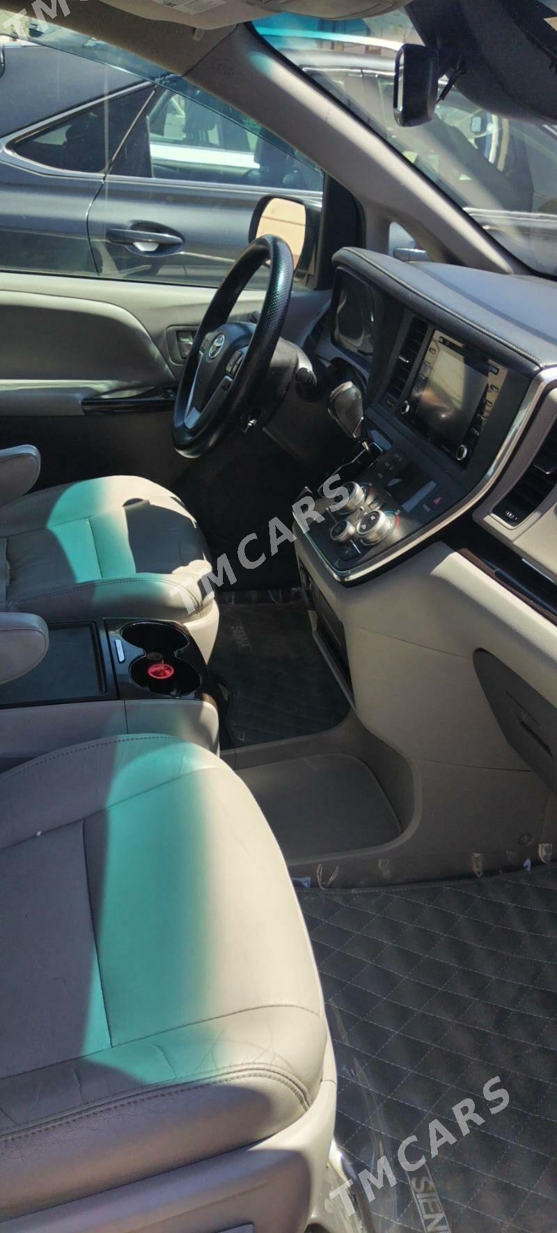 Toyota Sienna 2018 - 370 000 TMT - Туркменабат - img 5