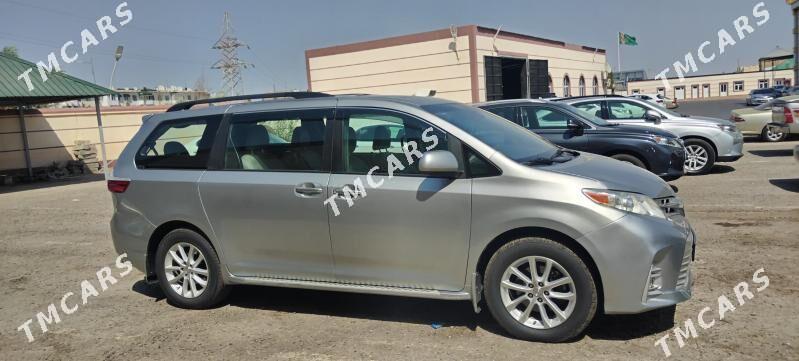 Toyota Sienna 2018 - 370 000 TMT - Туркменабат - img 10
