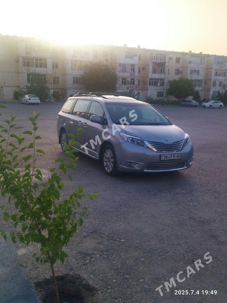 Toyota Sienna 2010 - 325 000 TMT - Aşgabat - img 2