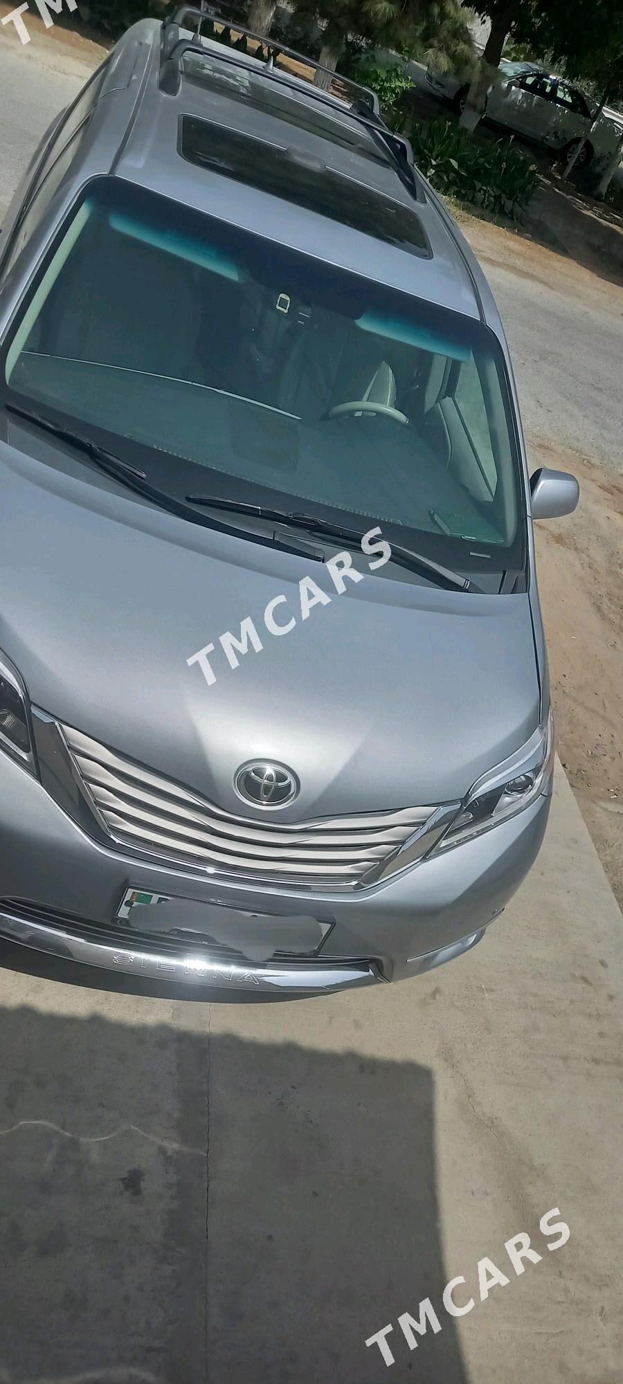 Toyota Sienna 2010 - 325 000 TMT - Aşgabat - img 6