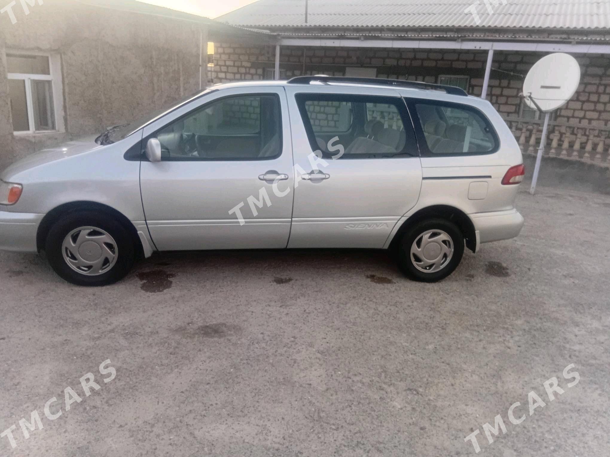 Toyota Sienna 2001 - 145 000 TMT - Gyzylarbat - img 3