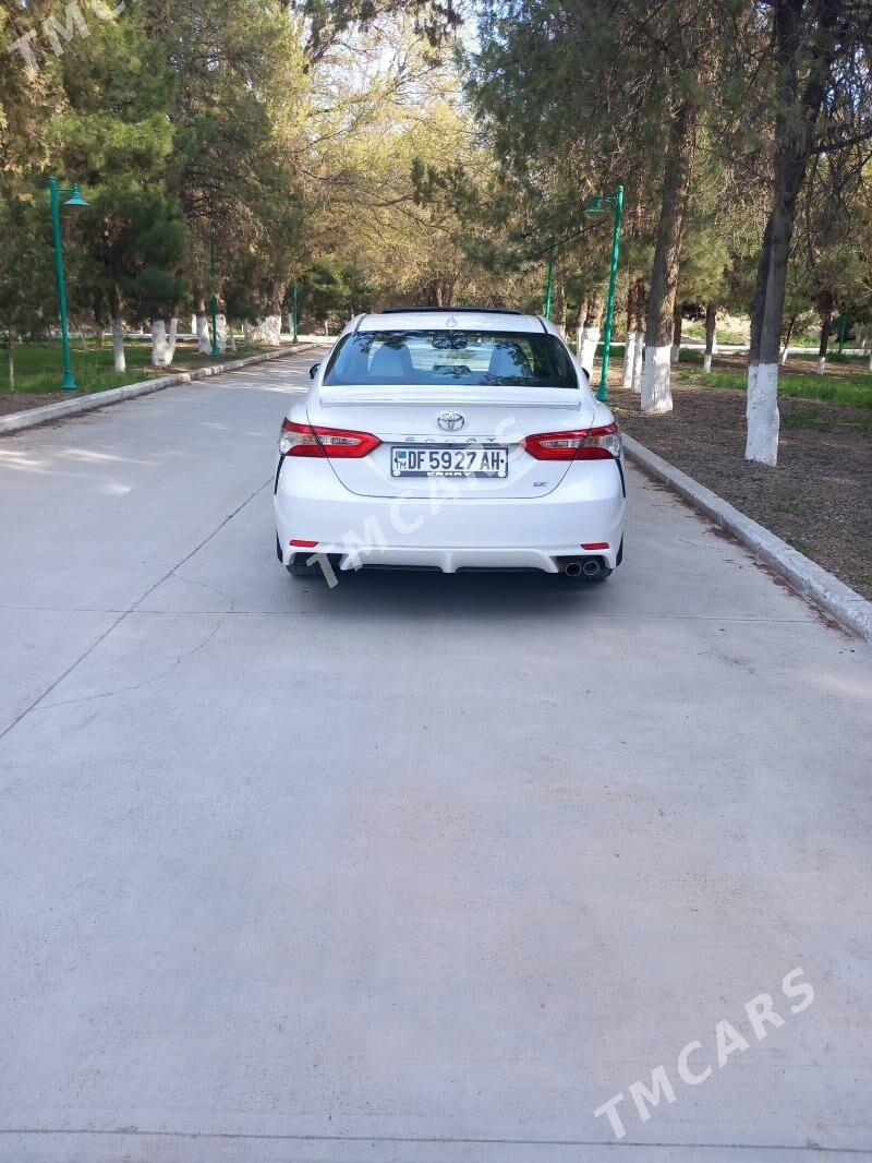Toyota Camry 2020 - 308 000 TMT - Бузмеин - img 3