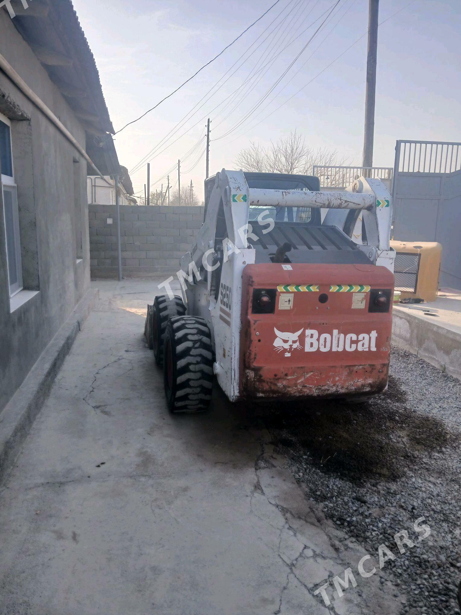 Bobcat S250 2007 - 220 000 TMT - Ýaşlyk - img 3
