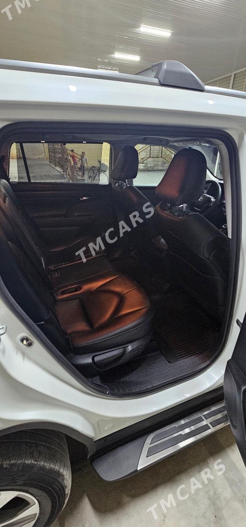 Toyota Highlander 2021 - 510 000 TMT - Байрамали - img 2