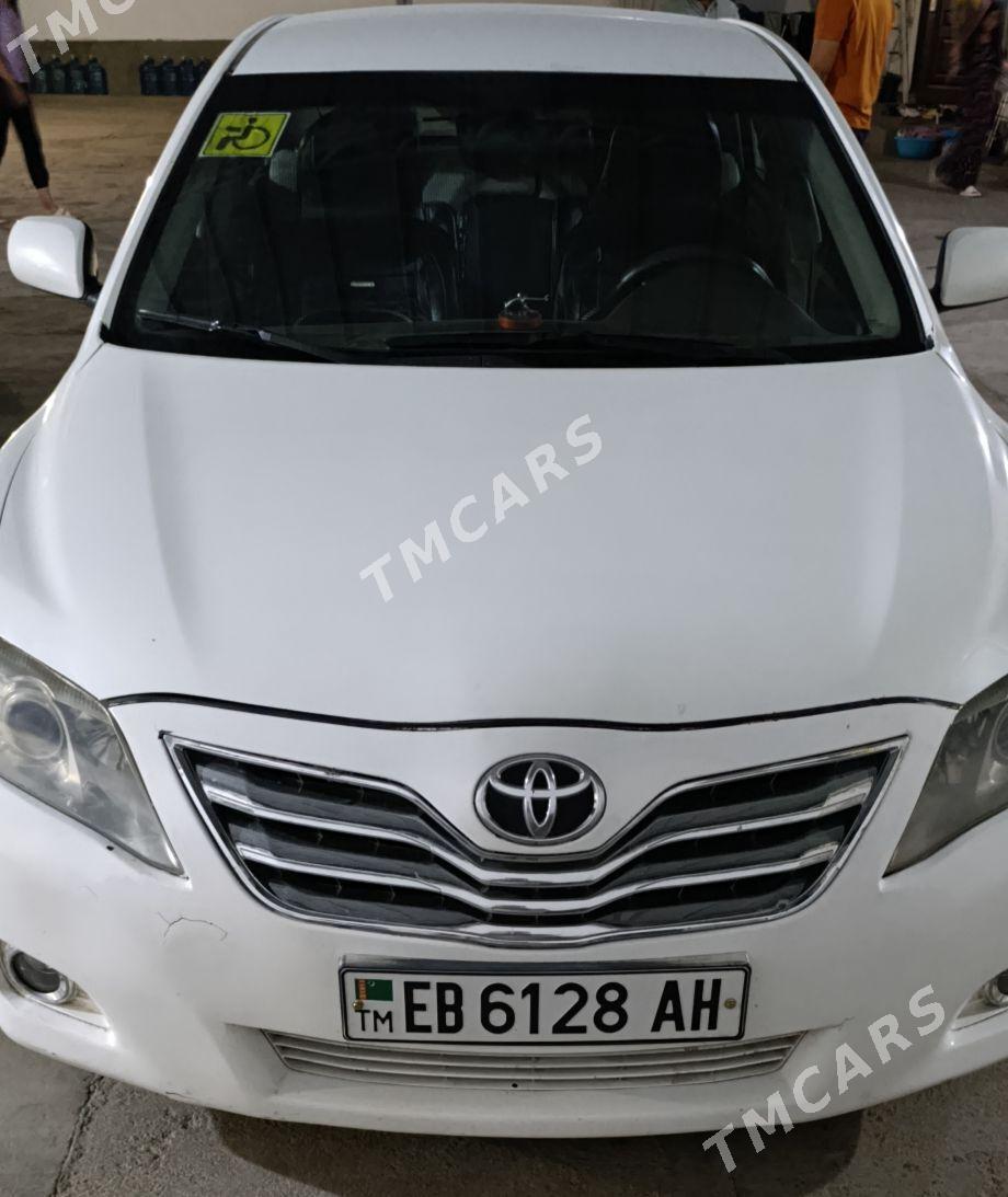 Toyota Camry 2011 - 145 000 TMT - Ак-Бугдайский этрап - img 2