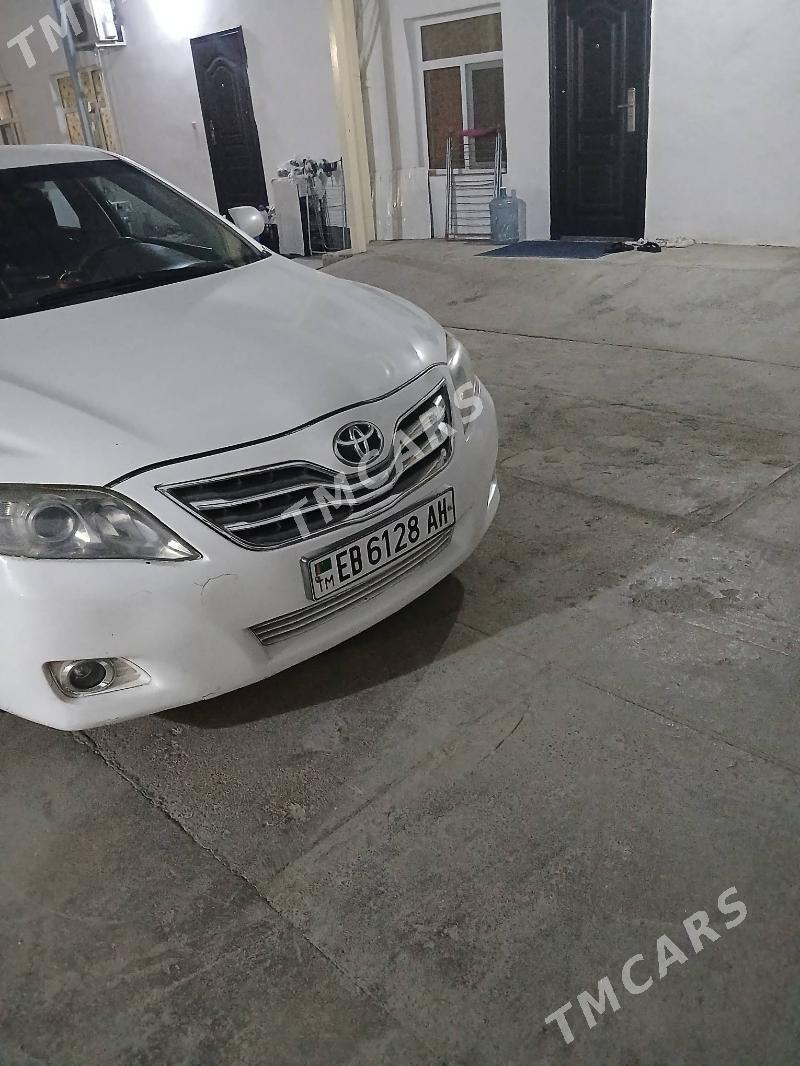 Toyota Camry 2011 - 145 000 TMT - Ак-Бугдайский этрап - img 3