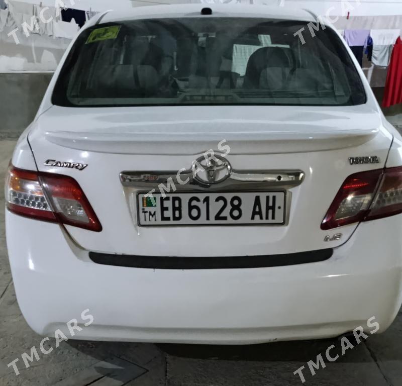 Toyota Camry 2011 - 145 000 TMT - Ак-Бугдайский этрап - img 4