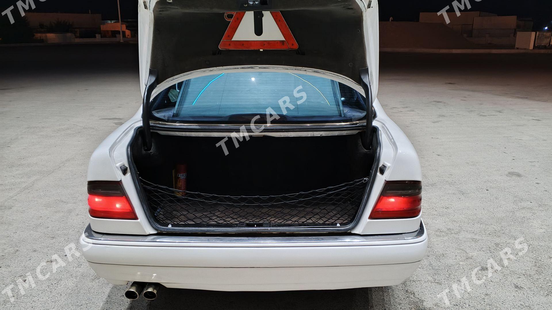 Mercedes-Benz E320 1997 - 90 000 TMT - Balkanabat - img 4