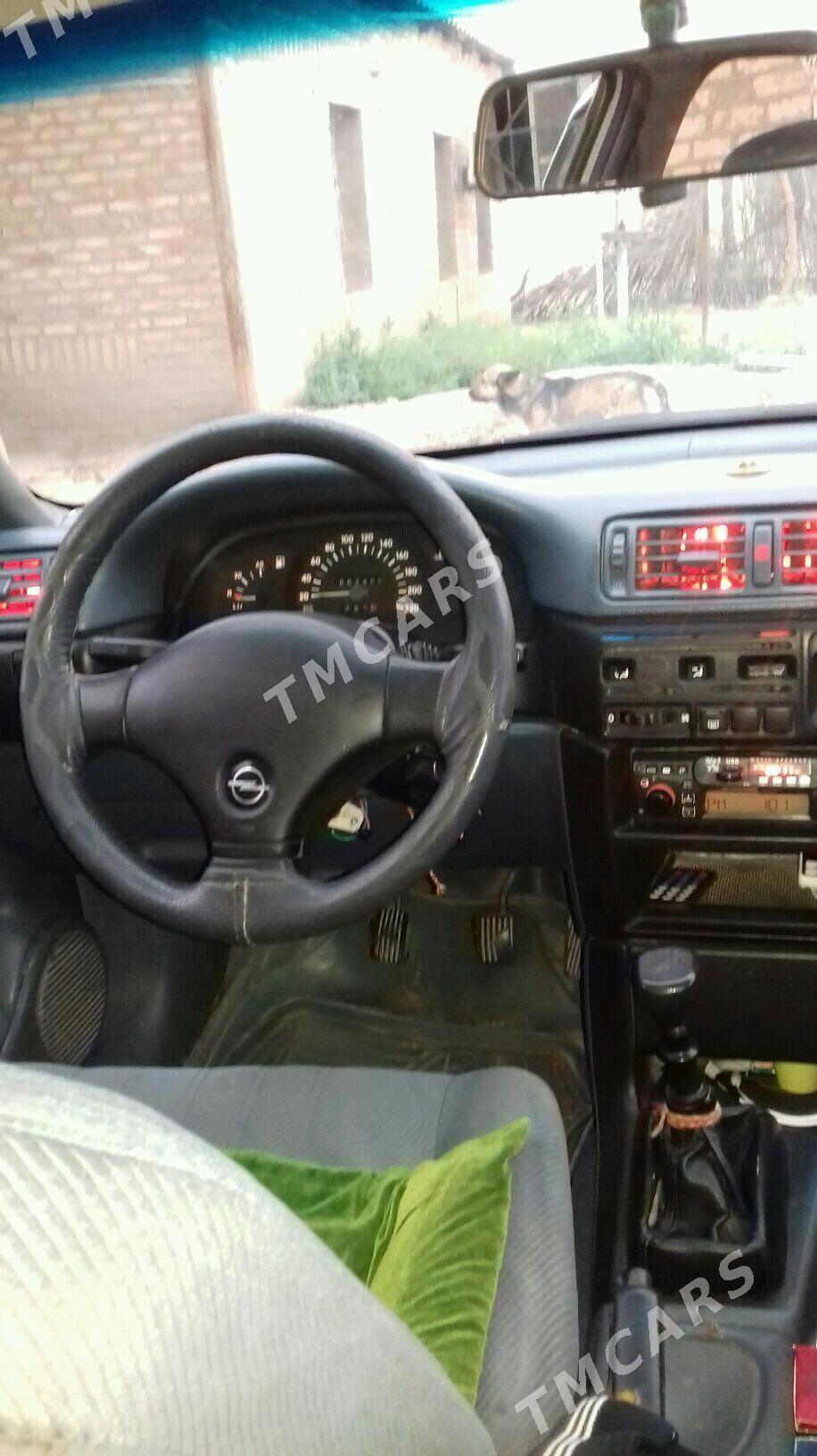 Opel Vectra 1990 - 36 000 TMT - Sarahs - img 4