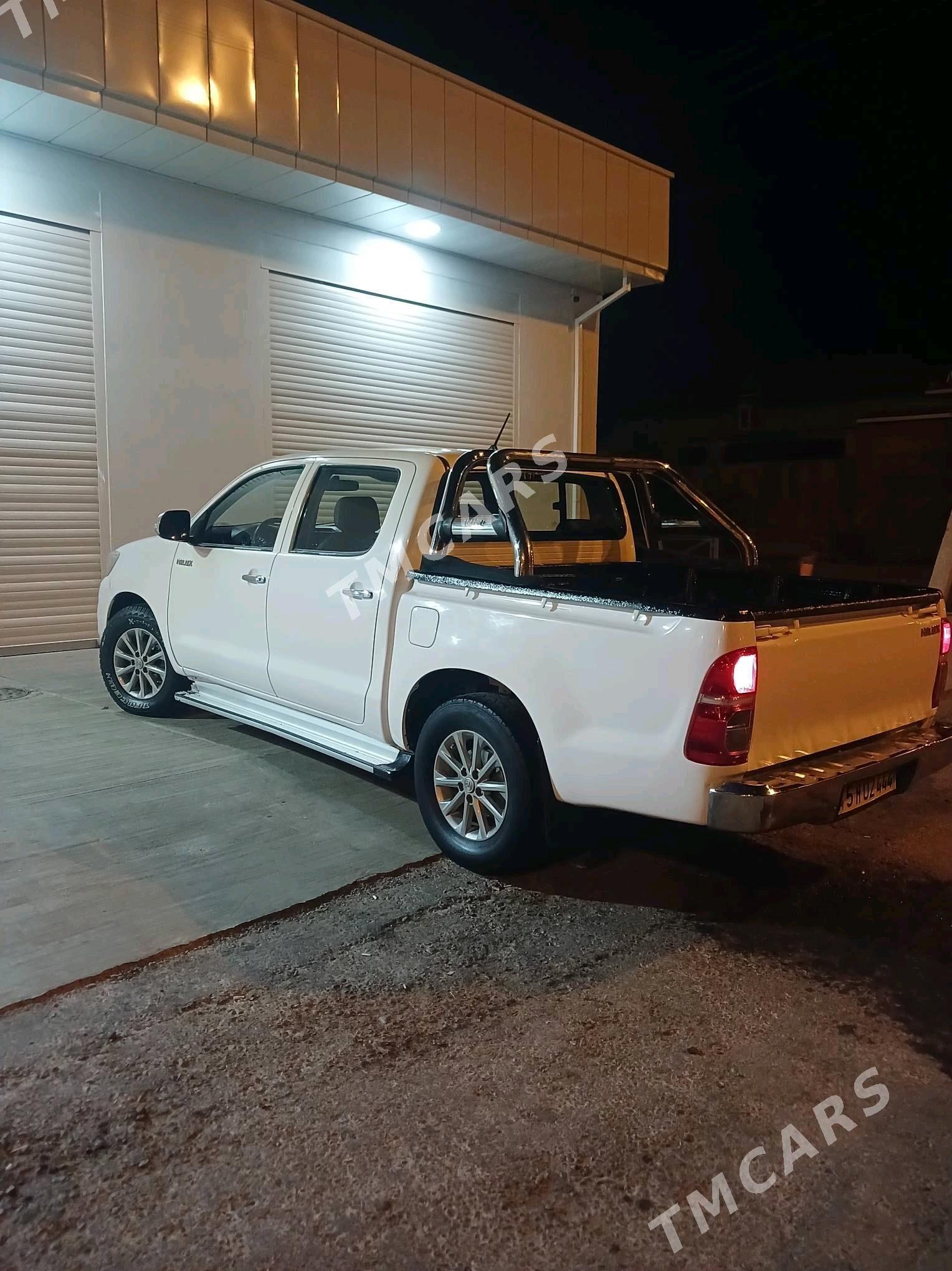 Toyota Hilux 2015 - 300 000 TMT - Сейди - img 3
